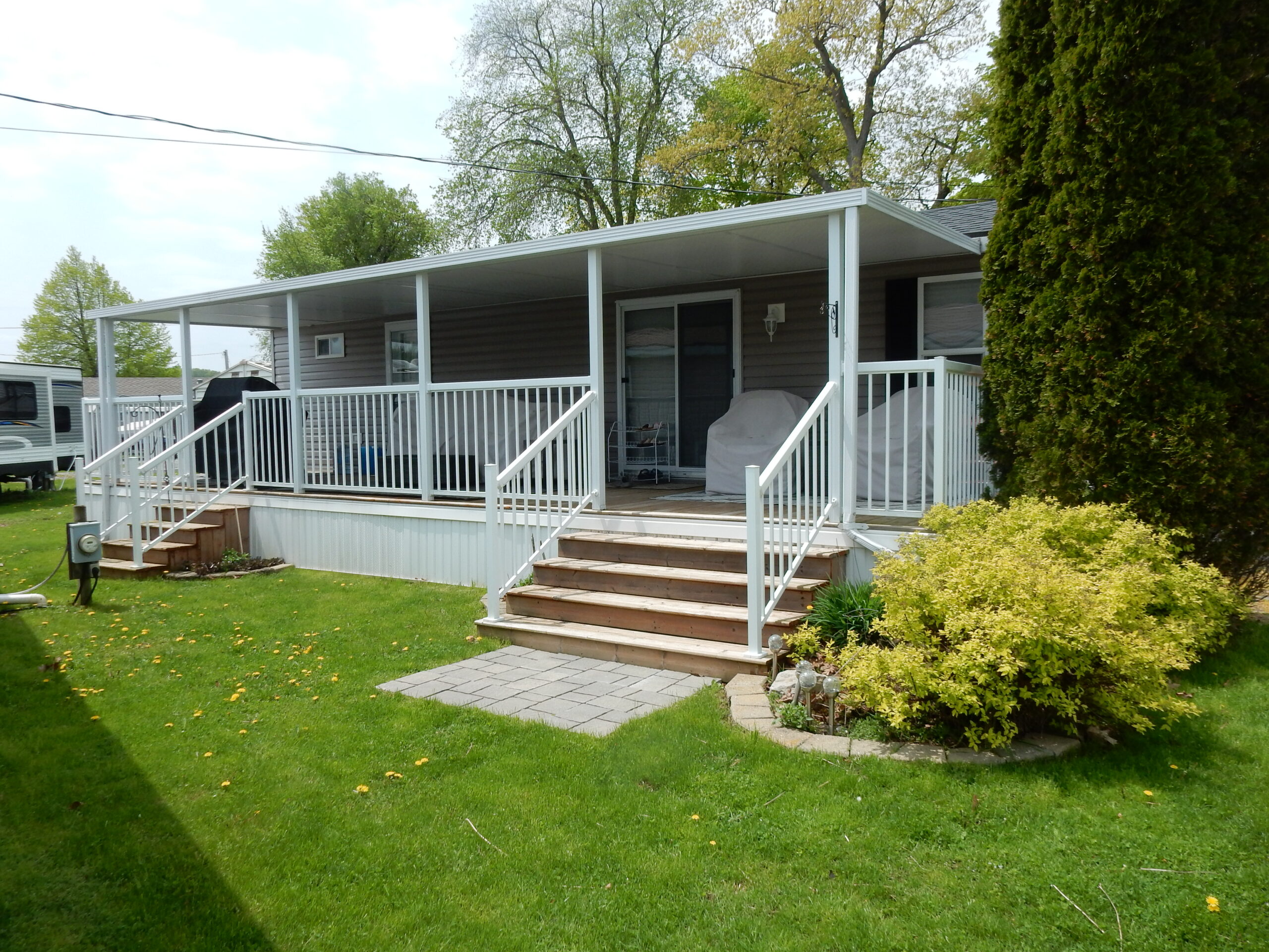 2018 36′ Northlander Stoney Point Resort Hastings, Ontario